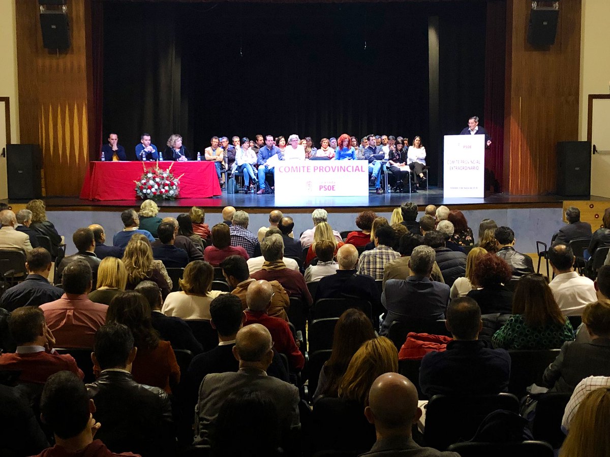 PsoeGranada's tweet photo. El secretario general del @PsoeGranada @_PepeEntrena interviene en el #ComitéProvincial: “Aunque a las derechas les fastidie, estamos dando la talla en el Gobierno de España con políticas para la gente” https://t.co/hfMQeoXrWC