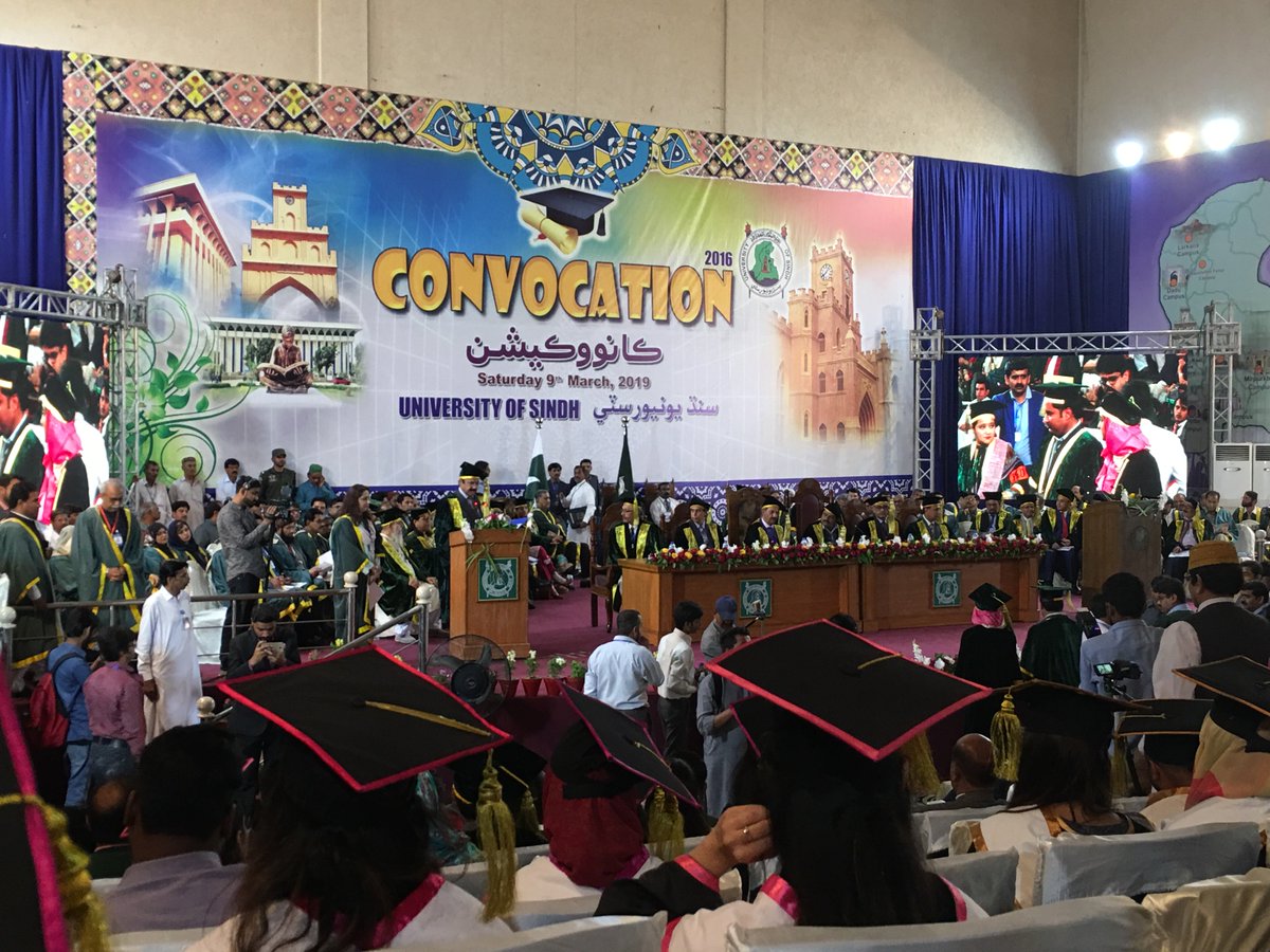 hussain_uzma's tweet photo. بڑی دیر کردی مہرباں آتے آتے۔ 😭😂
#convocation2016 happening in 2019.  #UniversityOfSindh https://t.co/flHTNAQTMh