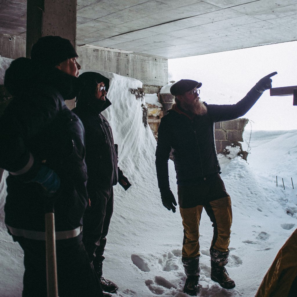 RagnarokFilms's tweet photo. QuickTip: Always point at stuff in behind the scenes photos.

#LocationScouting #mountains #nature #travel #onlocation #workandtravel #traveling #movieset #locationshoot #locationfilming #locationfinder #filmproduction outdoorlocations  #behindthescenes #norway https://t.co/ZwtS6njXL5