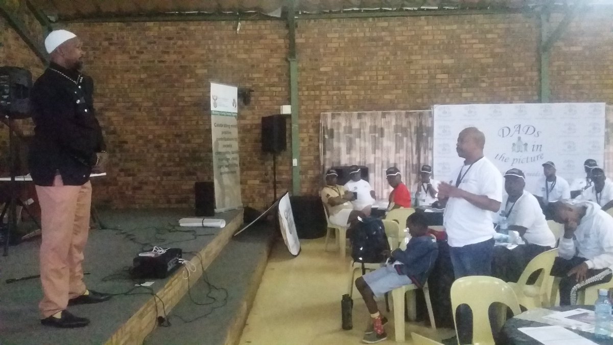 MeshTheDad's tweet photo. Day 2 @The_DSD Men's Camp
'With prevailing absence of fathers our children are raised by mothers' Mbuyiselo Botha @SonkeTogether @afrimanrising #gbv @TakuwaniRiime @SA_AIDSCOUNCIL #MenChampioningChange @DadsinthePic @rrelemme @MensClinic @BenySimo #DSDMENSCAMP https://t.co/5f4ltTahQD