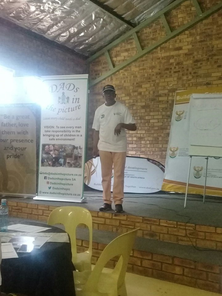 BernardMSithole's tweet photo. #DSDMENSCAMP
Mr Mbuyiselo Botha from Human Rights Commission says "more than 60% households don't have fathers but the children are raised so well". He added that "Women are doing an amazing job"
#InternationalWomensDay
#InternationalWomensDay2019 https://t.co/x6frhsTIYy