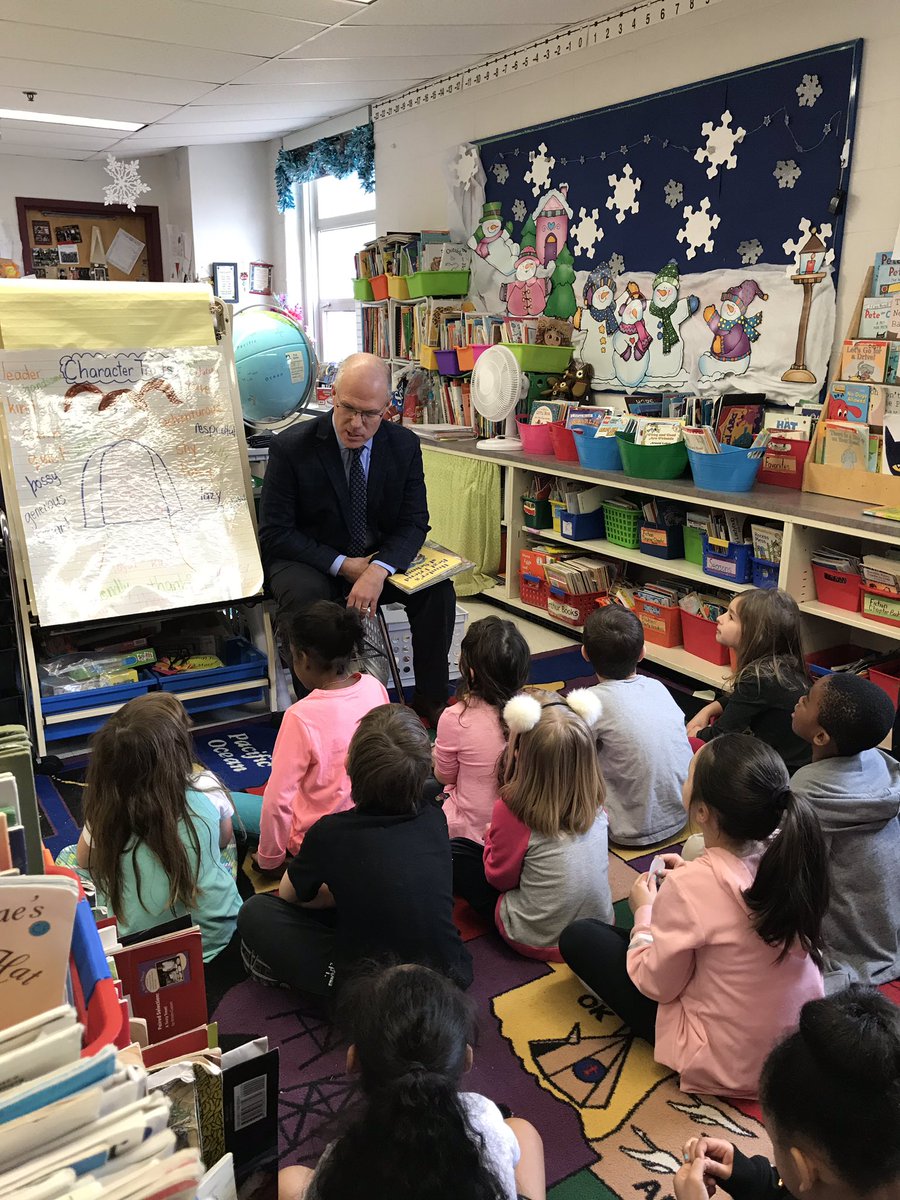 SPS_BatesLIT's tweet photo. Mystery Readers - Bates Literacy Festival 2019 ✅ @sps_bates https://t.co/1evM8kFFq7