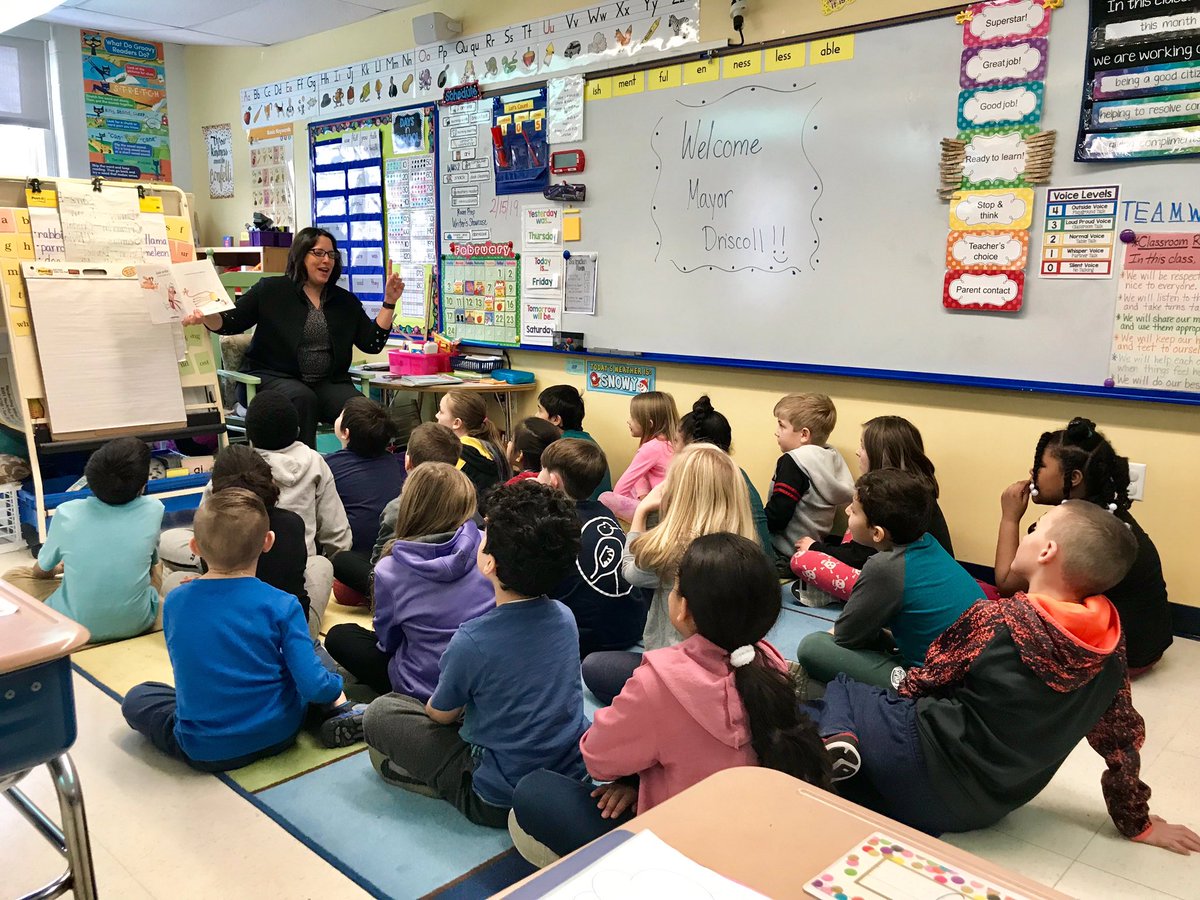 SPS_BatesLIT's tweet photo. Mystery Readers - Bates Literacy Festival 2019 ✅ @sps_bates https://t.co/1evM8kFFq7