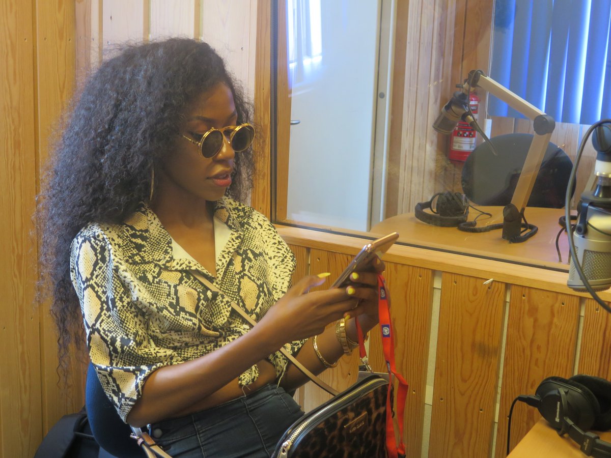 Vinka at Radio Miraya