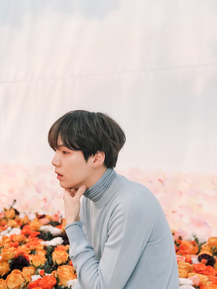 minnsuga's tweet photo. #HAPPYSUGADAY 💜 https://t.co/le8o4AgnuD