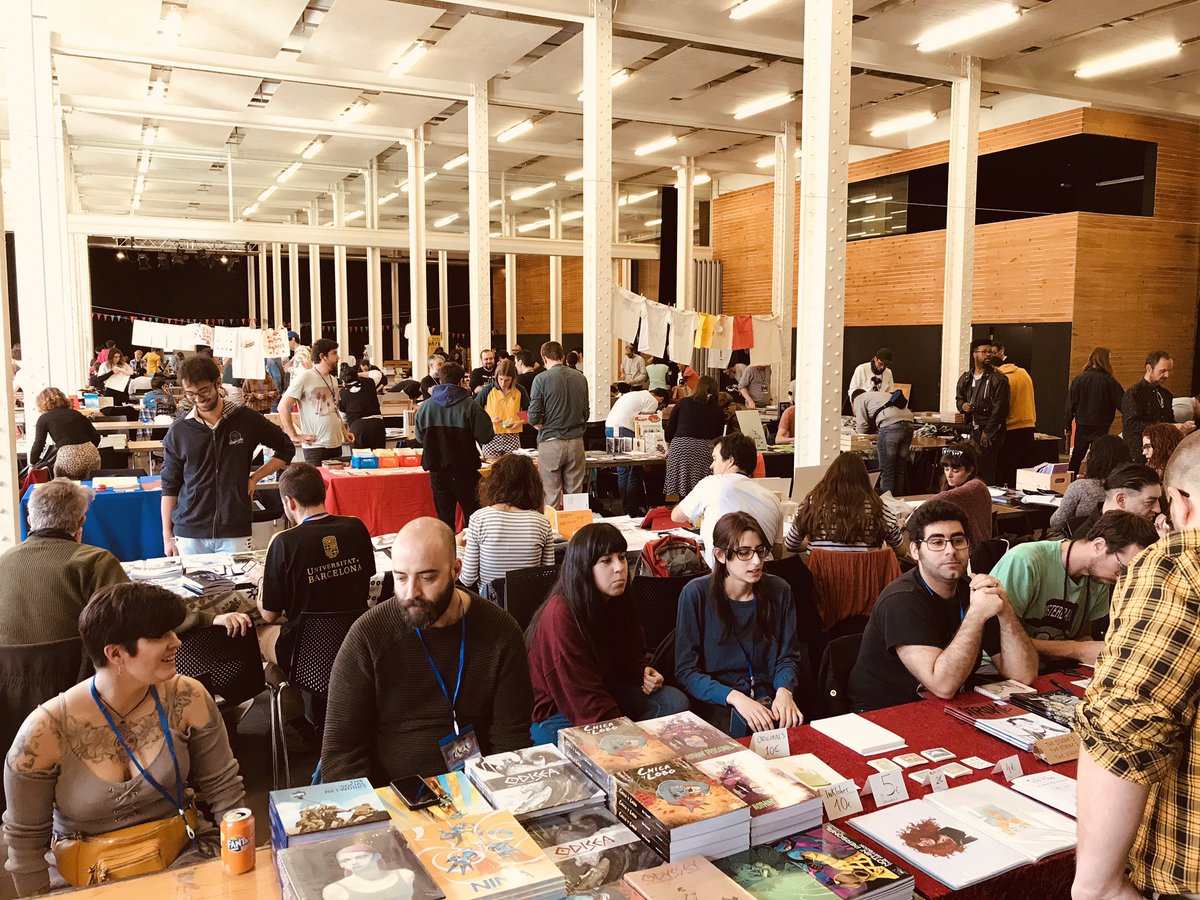 BibliotequesBCN's tweet photo. ✨El @Grafcomic ja ha començat!
Hi trobaràs artistes, col·lectius, segells editorials, el MiniGRAF, tallers, col·loquis, xerrades... i també a nosaltres! Vine a l'espai de lectura de la #BbcnCanFabra i #micoTBOteca! Vine al #GRAFBCN2019! 📍@FabraiCoats 🔹https://t.co/6ahPaTVen9 https://t.co/1fTE0U2dPj