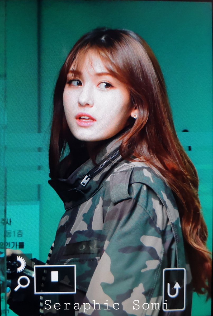 seraphicsomi's tweet photo. 190309 소미 생일 팬미팅 출근 프리뷰
#전소미 #소미 #JeonSomi #SOMI
오랜만에 봐서 정말 행복했어요ㅠ https://t.co/fWk7MYaZSs