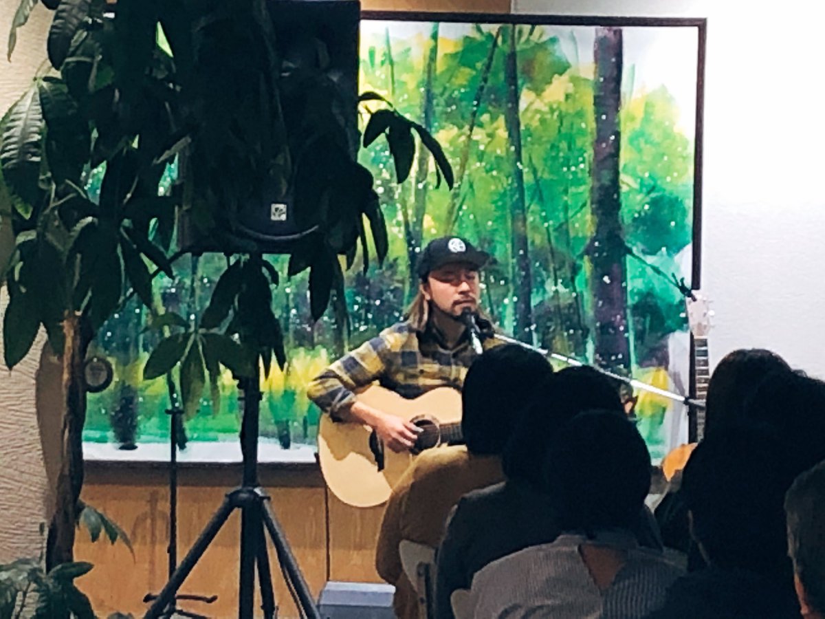 お次はエバラ健太さん‼️
素人が聴いても素晴らしいギターの音色✨