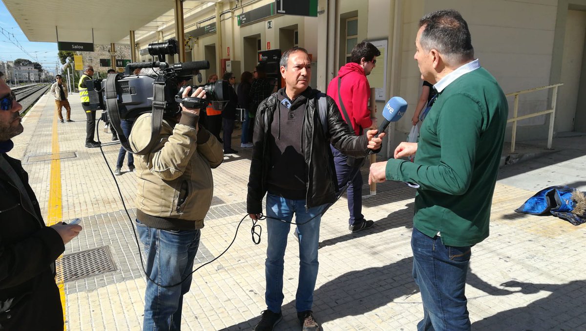 Salvem la linea, amb la #plataformadelferrocarril <a href="/ccoocatalunya/">CCOO de Catalunya</a> <a href="/MoyaBaillo/">Vicente Moya Baillo</a> <a href="/CdelBarrio/">Chola Delbarrio</a>