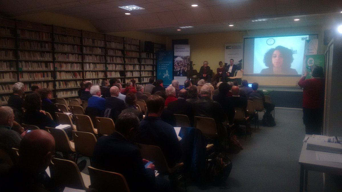 "Élections européennes : parlons enfin d'Europe sociale !". Début de la conférence <a href="/UEF_France/">Union des Fédéralistes Européens 🇫🇷 🇪🇺 🇺🇦</a> &amp; AuRA : intervention de <a href="/O_Omnes/">Ophélie Omnes</a> qui remercie nos partenaires <a href="/PEMarseille/">Parlement Marseille (compte archivé)</a> #CetteFoisJeVote <a href="/JE_Isere/">Les Jeunes Européens - Isère</a> <a href="/Mankpadere/">Mankpad'ere - Lyon 2</a> @JE_Lyon69 <a href="/MouvEuropeen_69/">Mouvement Européen Lyon-Rhône</a> &amp; Loire @EuropeLyon <a href="/fedechoses/">Presse Fédéraliste</a>
#ToFedEU