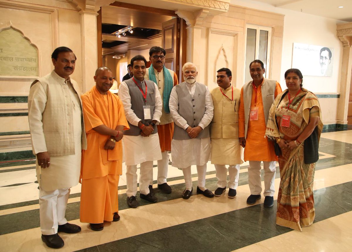 dr_maheshsharma's tweet photo. गौतमबुद्ध नगर को एक बार फिर से मा. प्रधानमंत्री श्री @narendramodi ने जो सौगातें दी है उनके लिए सभी क्षेत्रवासियों की तरफ से धन्यवाद देता हूँ| आपका प्रेरणादायी सम्बोधन हम सभी को "न मुमकिन को मुमकिन" करने के आपके संकल्प में अपनी आहुति देने के लिए और भी प्रतिबद्ध करता है #PMinNoida https://t.co/Gb1OQWhT6j