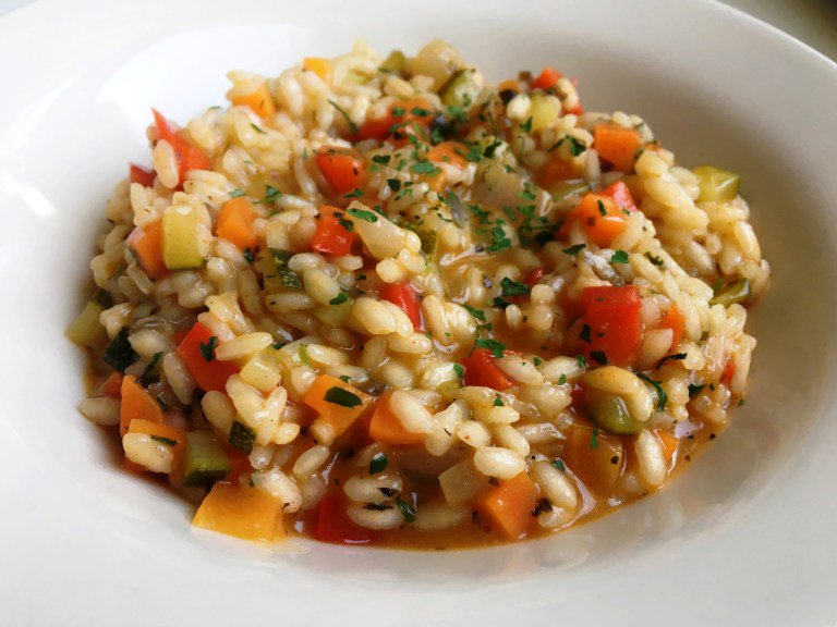 motywujemyy's tweet photo. PRZEPIS NA RISOTTO Z WARZYWAMI 🍚 #fitmarzec #cwiczymyrazem https://t.co/FV4DoK17Mr