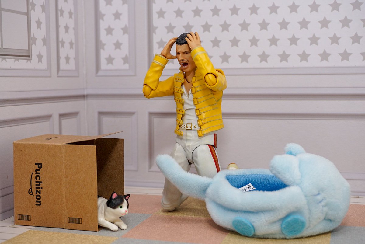 フレディのフィギュアで再現された 猫のベッドを買ってきた結果 があるあるすぎる 愛しのデライラ様はダンボール箱をお選びに Togetter フレディのフィギュアで再現された 猫のベッドを買ってきた結果 があるあるすぎる 愛しのデライラ様はダンボール箱をお選びに Togetter