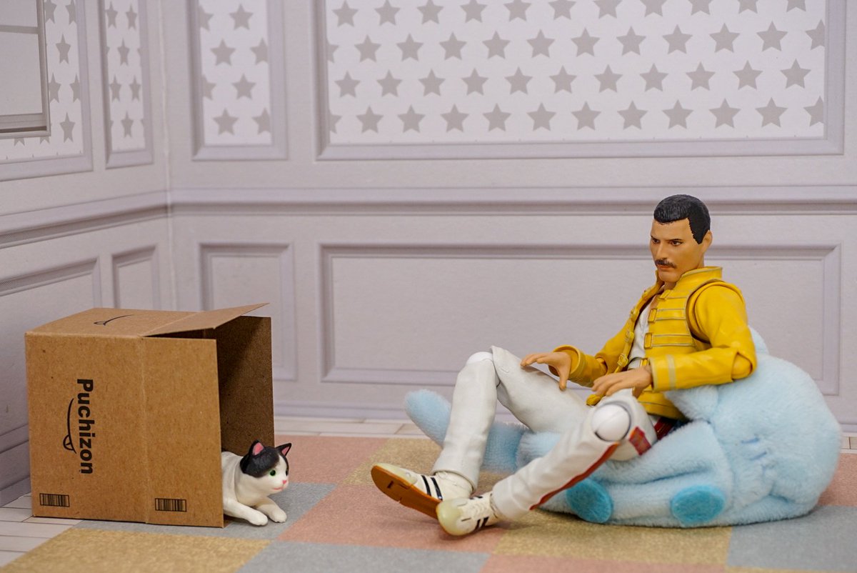 フレディのフィギュアで再現された 猫のベッドを買ってきた結果 があるあるすぎる 愛しのデライラ様はダンボール箱をお選びに Togetter フレディのフィギュアで再現された 猫のベッドを買ってきた結果 があるあるすぎる 愛しのデライラ様はダンボール箱をお選びに Togetter