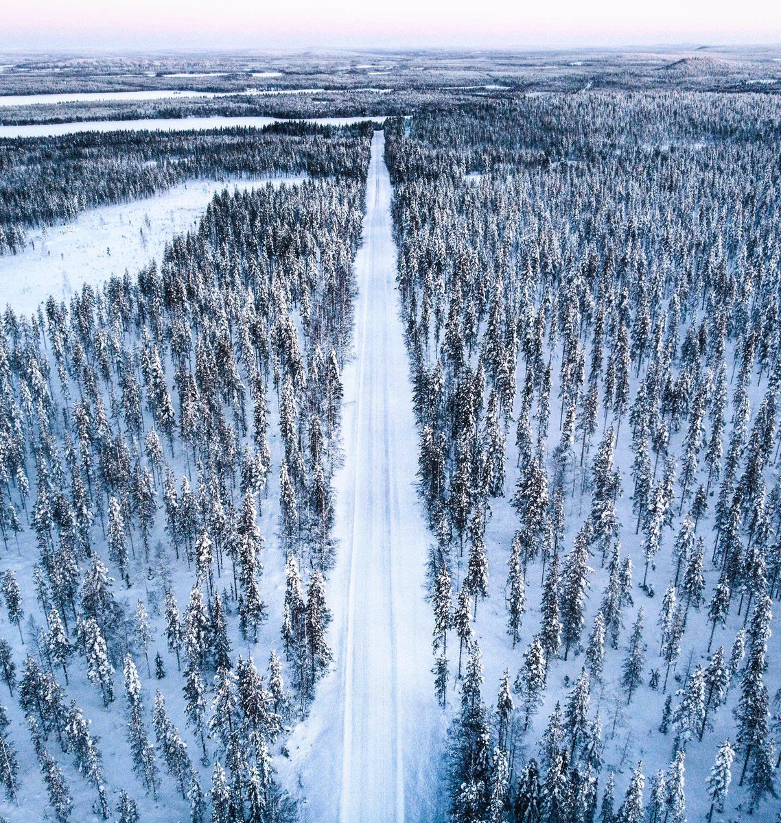 For a moment it seemed the spring is coming to Lapland but we’ve been getting  a lot of fresh snow these days, so we can still enjoy all the winter activities to the fullest. We are completely in love with these white landscapes! 💙❄️🌲.
Photo: <a href="/majkavojtovic/">Mária Vojtovičová</a>