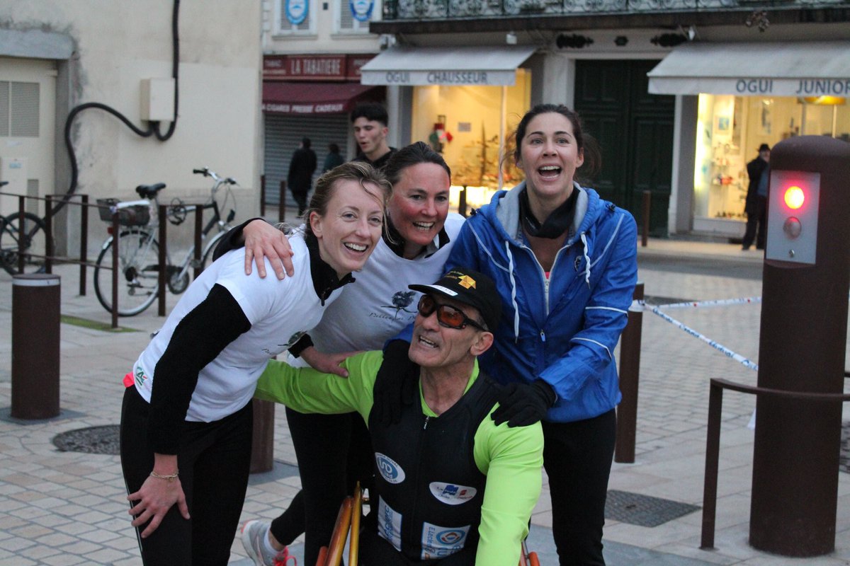Nous étions si nombreux hier soir,  à courir pour la bonne cause 🏃🏼‍♀️🏃🏽‍♂️ : les femmes en situation précaire suivies par la <a href="/CroixRouge/">Croix-Rouge fr</a> de #Fontainebleau. L’intégralité des bénéfices permettra de leur financer des produits d’hygiène et de première nécessité. #8mars2019 <a href="/BellesDeBleau/">Belles de Bleau</a>