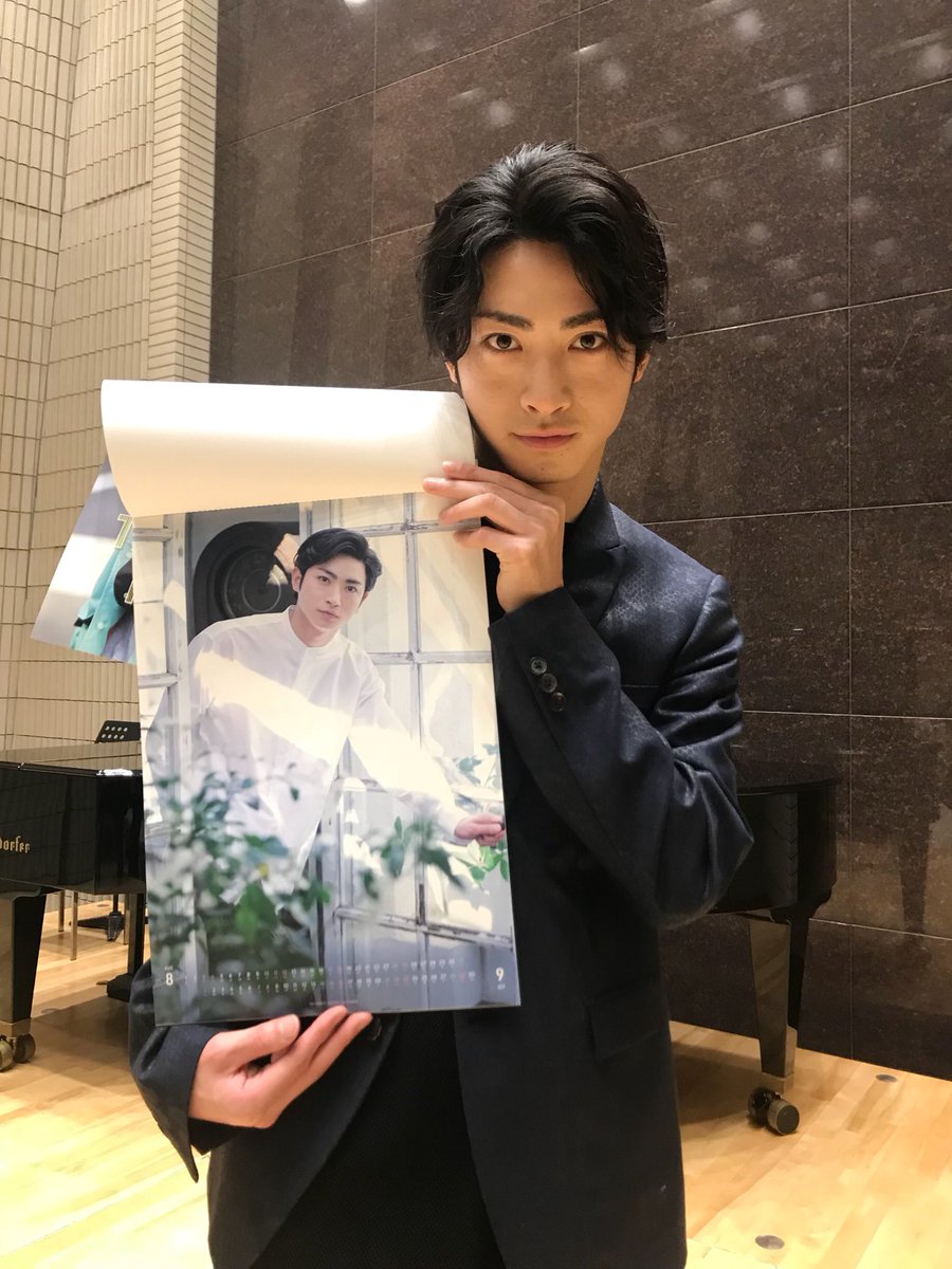 木村達成ファースト写真集 公式 木村達成カレンダー発売記念握手会 東京 無事に終了いたしました ありがとうございます こちらは イベント終了後に撮影したお気に入りページとの1枚です