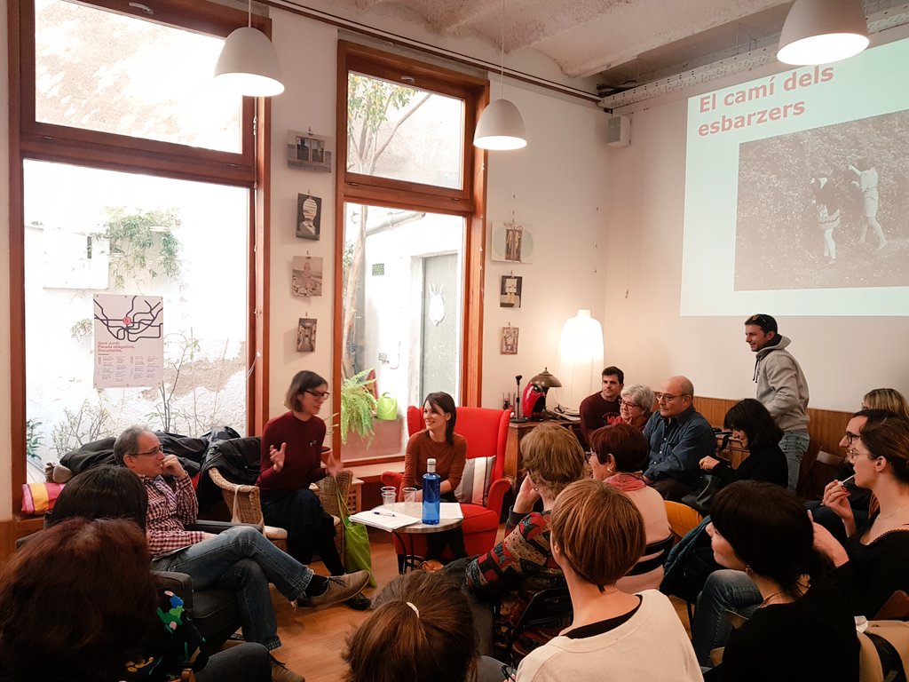 Matí literari gràcies a la presentació d' El camí dels esbarzers, #AlbaDamau a la @DocumentaBCN