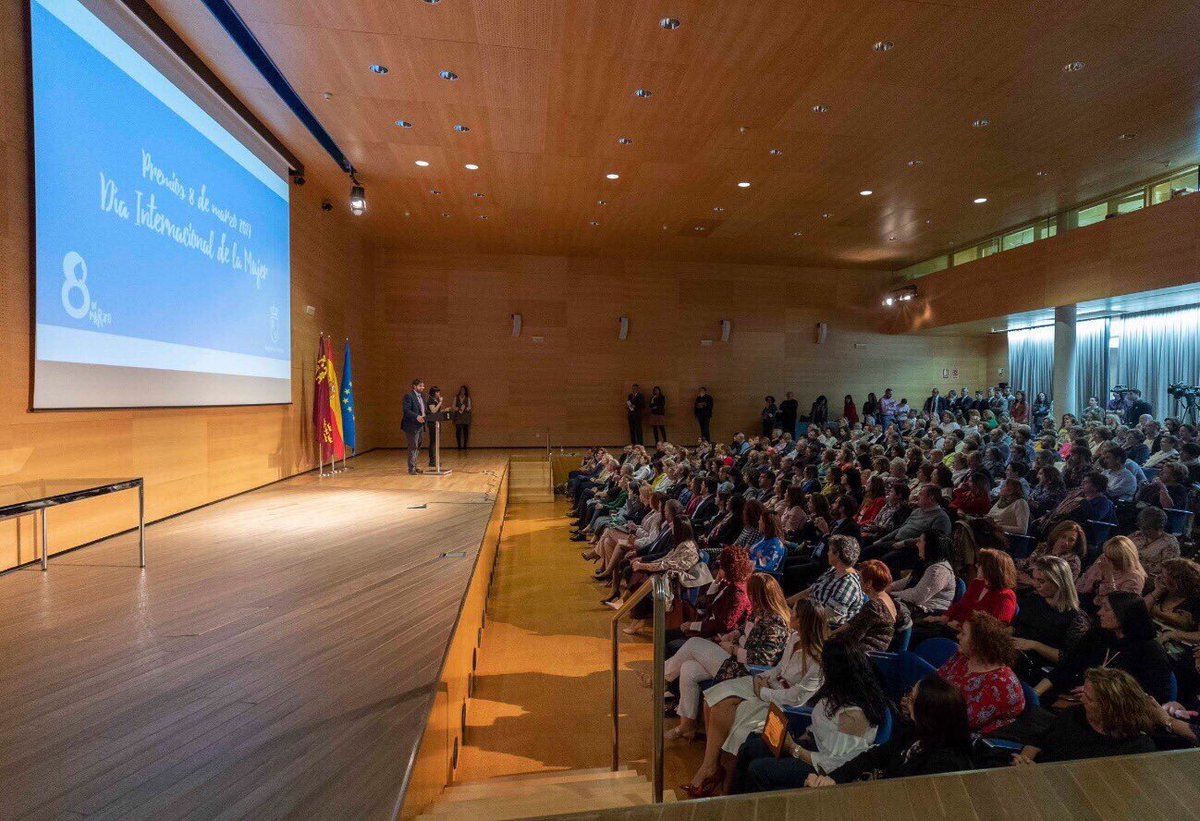 Premios #8Marzo en la <a href="/regiondemurcia/">Gobierno de la Región de Murcia</a> 🏆 Enhorabuena a Mari Carmen Romero #Muaythai, <a href="/flamencoRosaBCS/">Flamenco Rosa BCS</a>, Elvira Albero <a href="/TeatroBernal/">TeatroBernal</a>, <a href="/diariolaopinion/">La Opinión de Murcia</a>, Araceli Carrasco, Nuria Castillo <a href="/AMEPCartagena/">AMEP Cartagena</a> y Sor Alicia Plaza 👏🏻 #8M #DíaInternacionaldelaMujer 💜