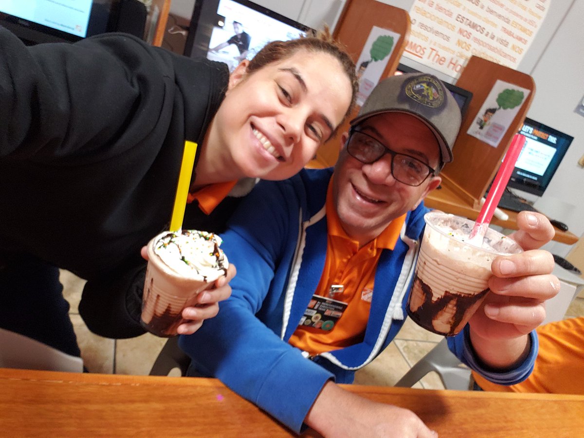 ElGG2's tweet photo. Conmemorando el día de la mujer trabajadora, con un Milkshake Bravo  Night! Finalizando una tremenda semana de trabajo! #thd6408 #InternationalWomensDay https://t.co/iNaHeYT4a7