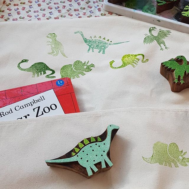 Today's workshop theme is all about story cushions. These dinosaurs may encourage your child to ROAR when practising their reading. 
#storybook #blockprinting #blockprintingonfabric #dinosaur #roar #workshops #childrensworkshop #partyideasforkids #readin… ift.tt/2EQvcMr