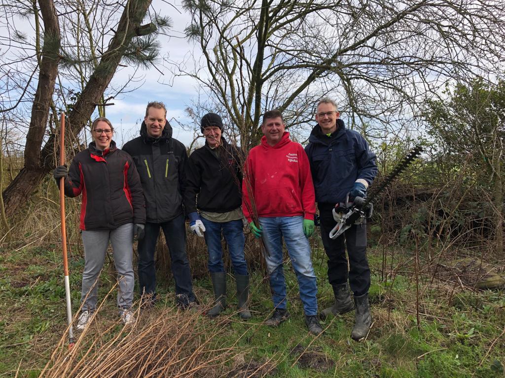 PresentNG's tweet image. Vandaag een tuinproject in Den Andel. Deze vrijwilligers uit Baflo zijn stevig aan de slag 💪
