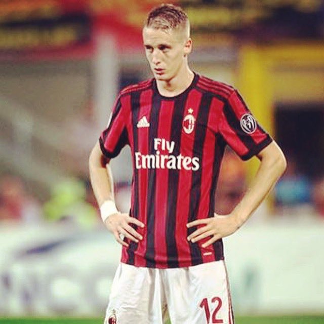 EmpireMilan's tweet photo. 🇮🇹Stasera rientro da titolari per Conti e Biglia contro il Chievo. Aspettando il derby di settimana prossima, AVANTI MILAN! 🦁
🇬🇧Tonight Conti and Biglia are back into the starting 11 chosen to face Chievo. Waiting for next week’s derby, GO MILAN! 🦁
#acmilan #milan #forzamilan https://t.co/A8izH5fZtS