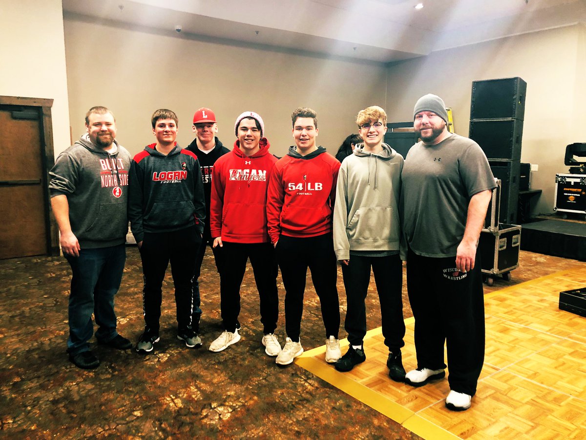 CoachAnderson79's tweet image. @LoganRangerFB Lending a helping hand at the Hunger Task Force’s Rockin’ Out Hunger! @TheRemainders @CoachHarney77 
#servantleadership
#makingmen
#hogsthathelp