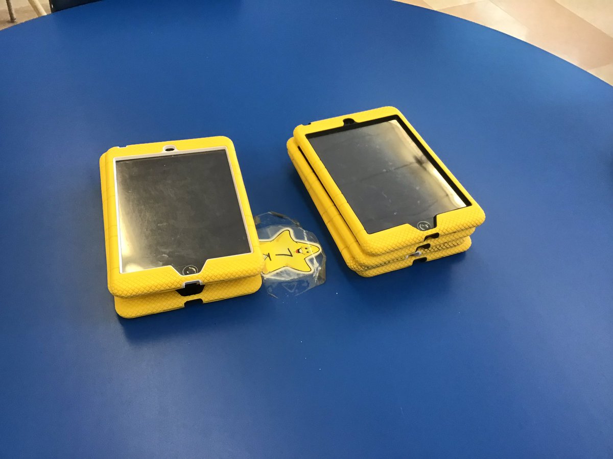 techitan's tweet image. The calm before the storm... of excitement. At @CaldwellStreet with Ms P waiting for Ss to engage in the final steps of solar system projects. Combining traditional poster with Scratch animation using Makey Makey. @UC_ITS @jeremychobbs @CCiocio #UCDSB