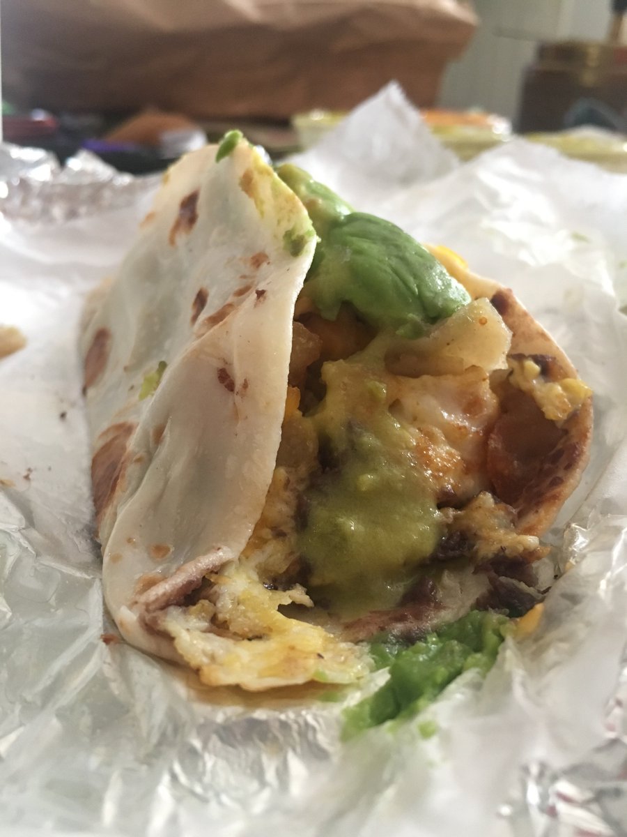 Dont sleep on breakfast tacos at @ConMadreKitchen x.com/AOC/status/110…