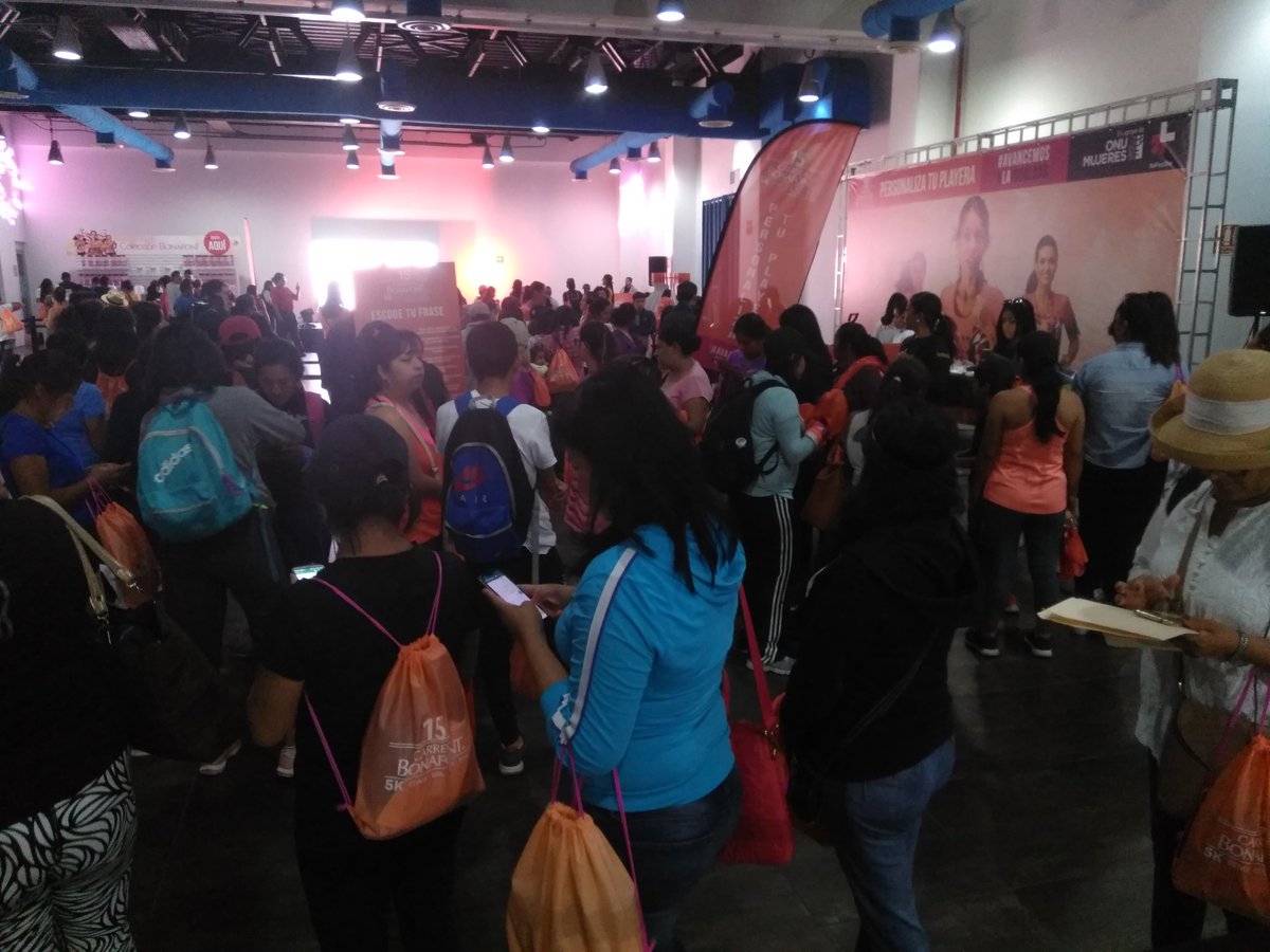 patoaguilar73's tweet photo. Espectacular la entrega de #kits de #corredoras de la #15CarreraBonafont #Puebla 
#LigerasPodemos #AvancemosPorLaIgualdad 
#TeamKeepRunning @BonafontMexico https://t.co/tDwrbn4CDY