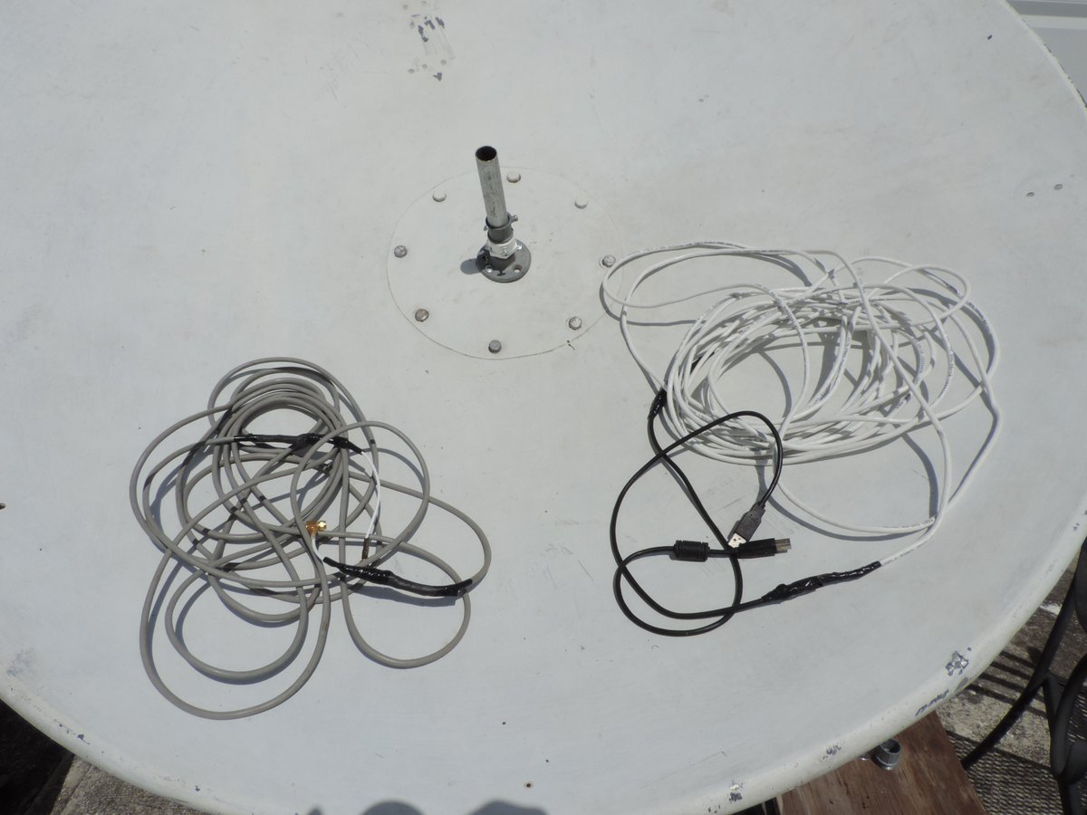 fearlesslyloyal's tweet image. #SatcomNorm I needed to implement a quick test of the #RSP2Pro &amp;amp; found out I lacked a few extension cables. So for test purposes I wired an ensemble of a USB extension cable &amp;amp; RG58 with SMA end connectors a perfect example of #InstaGoods✌🏽