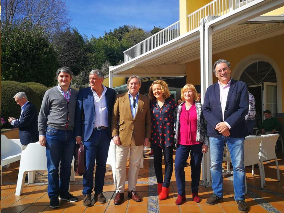 pabloppgijon's tweet photo. 📡Hoy junto a la candidata autonómica @TereMalladaPP y el candidato de Gijón, Alberto López-Asenjo, en la presentación de la candidata de @ppcarreno, Joana Canals. Estoy seguro que seguirás la estela del gran trabajo realizado por @JoserraFG. #Encarreñohayfuturo https://t.co/XkOtG6kFkO