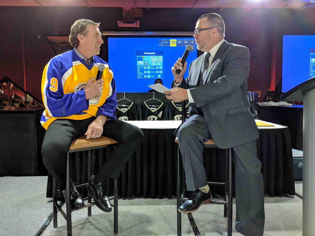 Here is another special memory from last night's @rielsMMJHL Sportsman Dinner. @KMooreCJOB hosting an entertaining Q & A with NHL Legend @bernienicholls9 .... Contact us today to make your next event this memorable and unique!