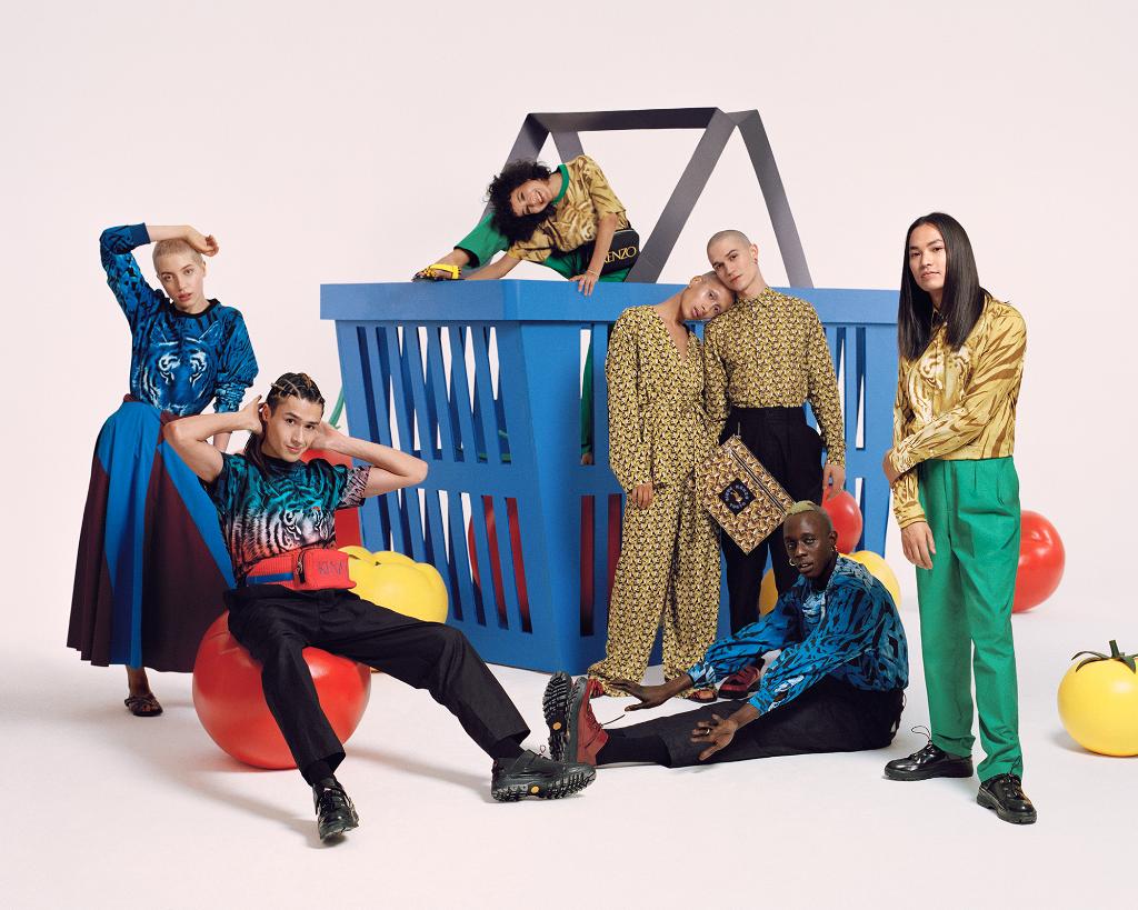 kenzo's tweet photo. To showcase the #CollectionMemento4, young Parisian artists, musicians and creatives were shot by Campbell Addy in a surreal, oversized food market.
More on: https://t.co/sUu3V2R98a
#CollectionMemento4
#KENZONow https://t.co/0cswuFoN3y