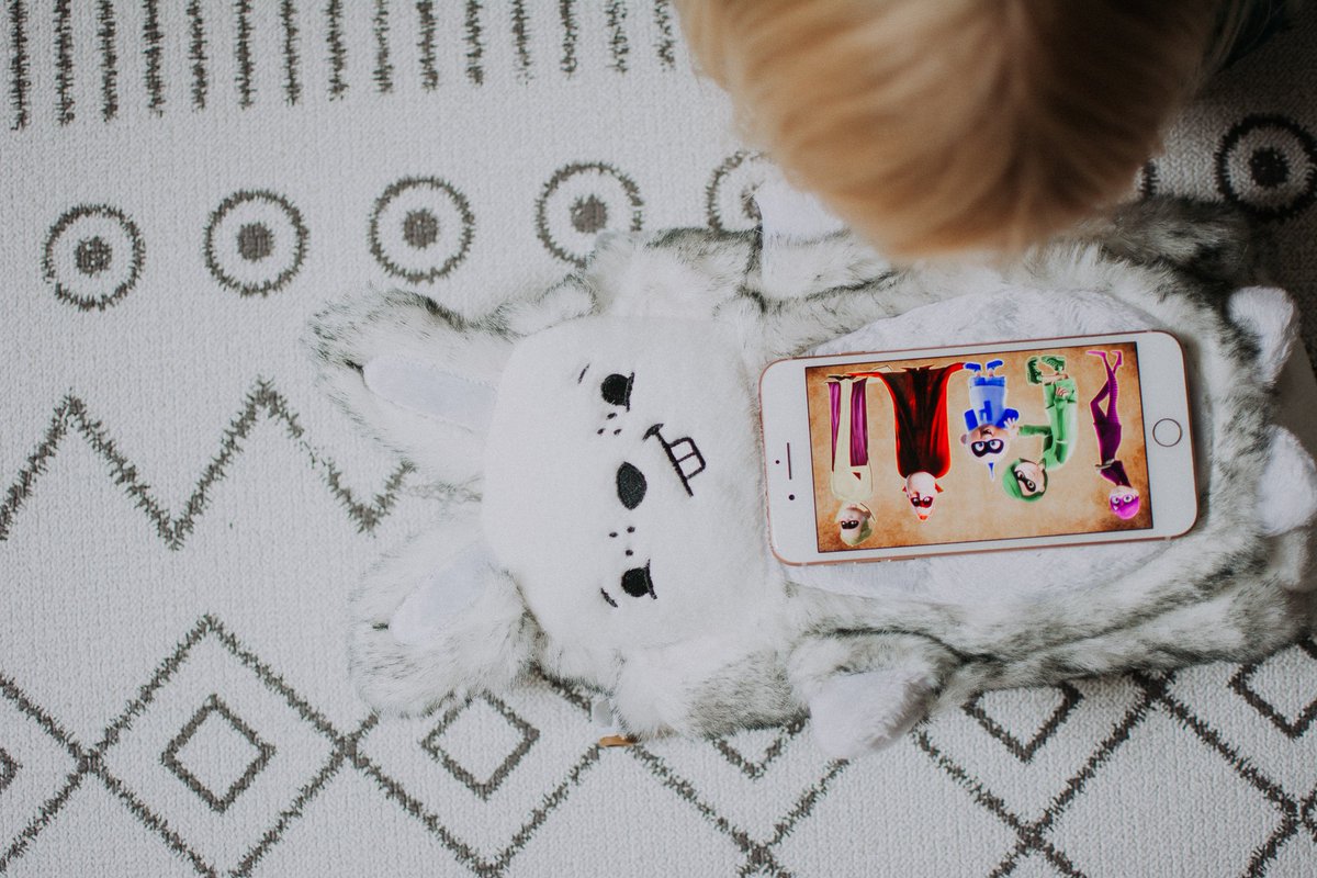 pawdpet's tweet photo. The only #kids #phone and #tablet protector you will ever need.  Kids love it and it keeps their devices safe and secure.
(📸: @notjustaprettyfamily via IG)
#pawdpet https://t.co/CLifV4tmJu