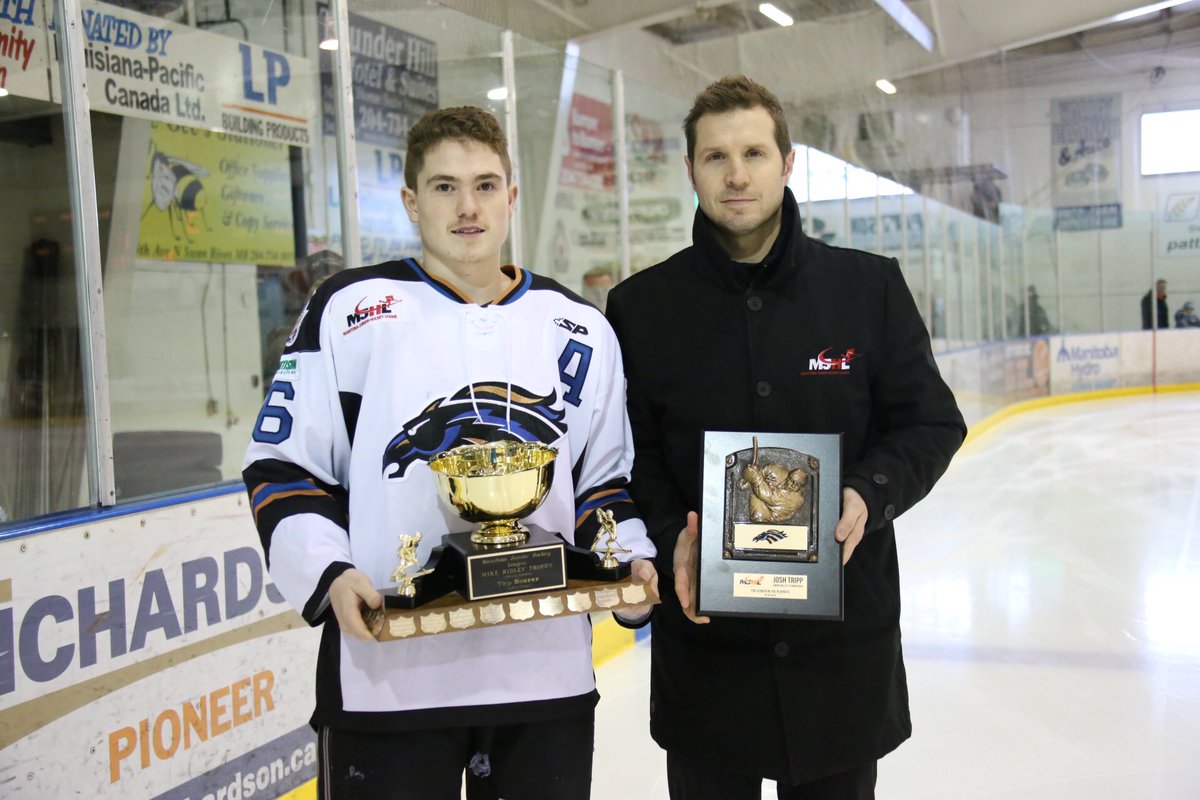 SVStampeders's tweet photo. Last night, MJHL presented the MJHL Top Scorer Award to Josh Tripp. Presenting the award was MJHL Director of Operations, Mr. Kevin Saurette. Tripp finished the year with 84 points on 36 goals and 48 assists. #CongratsJosh https://t.co/NyLFcwjt5Q