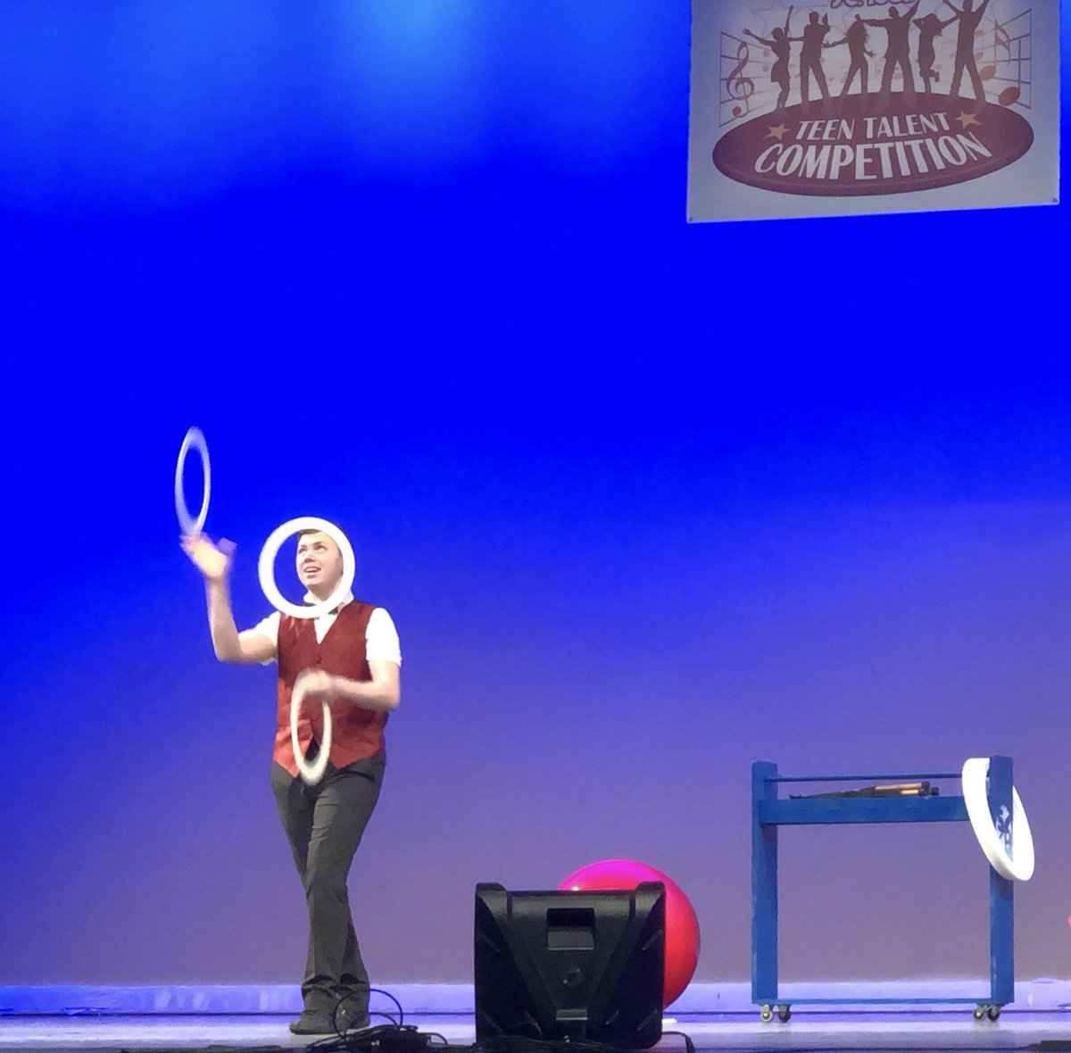 circusharmony's tweet photo. Sean Petric performing at @FoxPACF semifinals for St Louis Teen Talent Competition! #slttc #foxpacf #stlouis #teentalent #circusharmony #watchoutforflyingkids #juggler #juggling #jugglingknives #rollingglobe #wellbalanced #circus #circuslife #teentalent https://t.co/RNDJ7pJOoZ