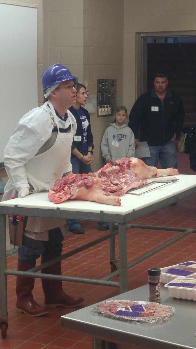 TrennaHanlin's tweet photo. 3 Cloverleaf 4-H members from Lyon Co always learning: Meat 101- Know your Pork! #KSUJRSWINE19 https://t.co/ep2tXUMc5M