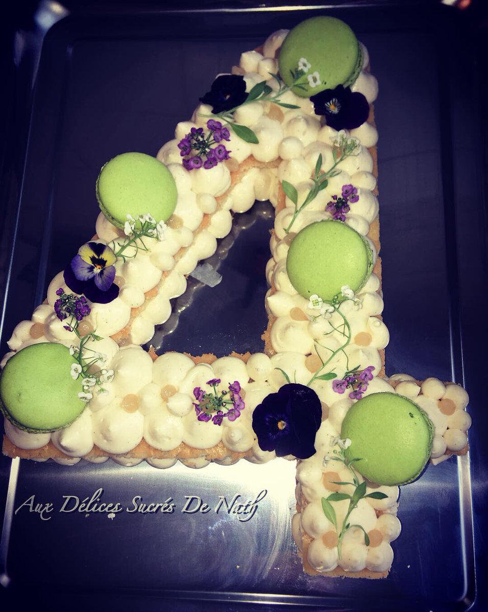 NafreyVanadis's tweet photo. Mon premier, vrai #numbersCake ! Il est composé de #pomme au #caramelBeurreSalé avec Une #cremeDiplomate et d une pointe de #curd #pomme ! 🤩🥰🥰🤩#patisserie #gourmandise #instagram #pastry #pastryChef #cake #cakeDesign https://t.co/hp5W1ftp6l