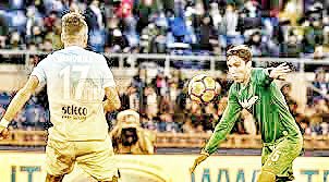 calciofanblogs1's tweet image. Watch Fiorentina face Lazio tommorow, in what will be an interesting match. 🤔👏🇮🇹Original Image: fiorentina.it 

#goodmatch #sunday #matchday #immobile #caicedo #milinkovicsavic #federicochiesa #simeone #benassi #luismuriel #fiorentina #lazio #laviola