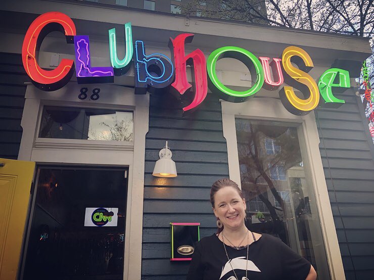 Hotdog hotdog hot-diggity-dog…it's the CNN Clubhouse! <a href="/SenoraAlfonso/">Kim Alfonso</a> is here and ready to mingle…so come on by!

#warnermedia #turnercareers #cnncareers