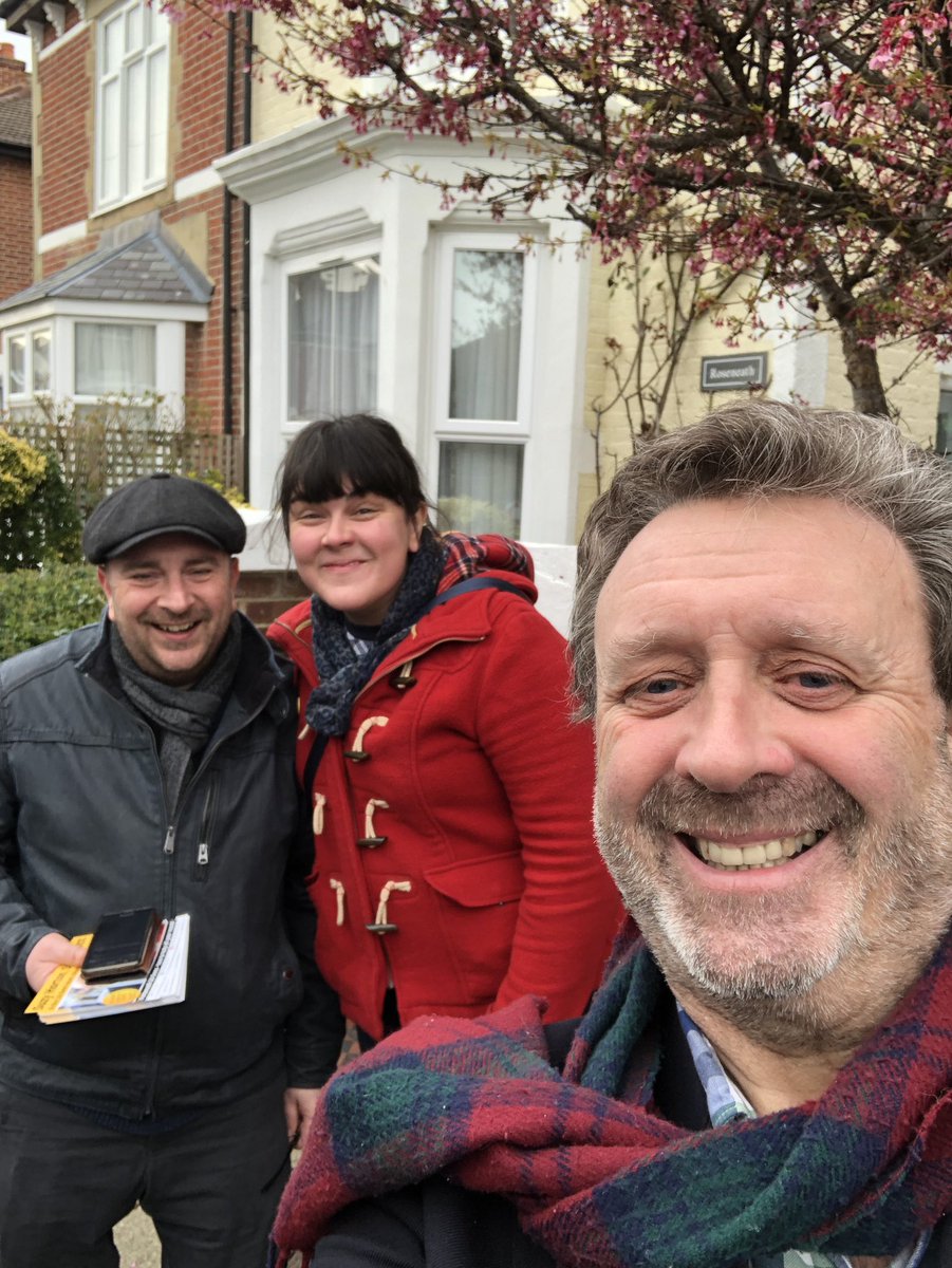 LeeHunt6's tweet image. Local @portsmouthld teams still out #LibDemDoorSteps with @suzy_horton @Steve__Pitt #LibDemChats so many voters angry with #Portsmouth #Labour double-talk and stirring over residents‘ parking #LibDems #WorkingAllYearRound