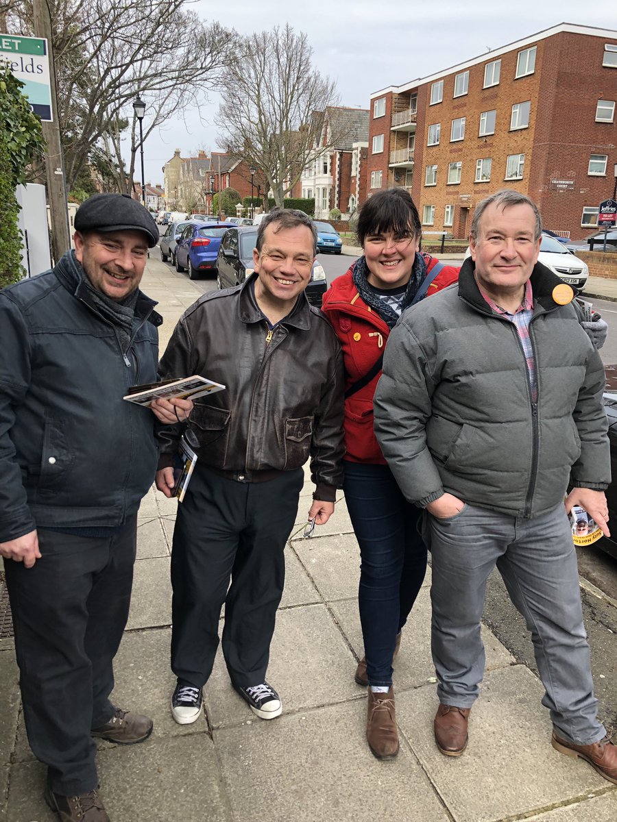 LeeHunt6's tweet image. Local @portsmouthld teams still out #LibDemDoorSteps with @suzy_horton @Steve__Pitt #LibDemChats so many voters angry with #Portsmouth #Labour double-talk and stirring over residents‘ parking #LibDems #WorkingAllYearRound