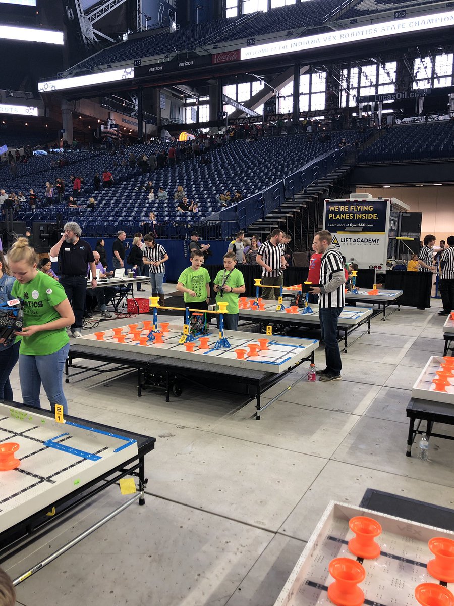 CIArobotics's tweet image. Getting in some Skills in during lunch!! #vexiq #nextlevel #robots #CIArocks