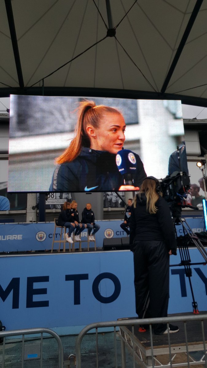 blueberry1894's tweet image. Great to see @pauline_bremer @_esmemorgan &amp;amp; @StanwayGeorgia on stage at City Square before today's game.
#SameCity #SamePassion