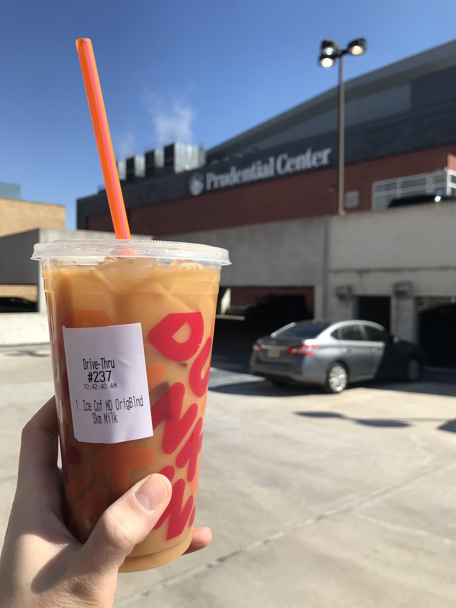 _thedailysass's tweet photo. The 💪 #ploffpush to @WhitecapsHockey begins with @dunkindonuts at 🏨.  On to pack the 💼. @Riveters @NJDevils @PruCenter @NJDHockeyHouse #staycaffeinated #staysassy https://t.co/ekGfF1vaT3