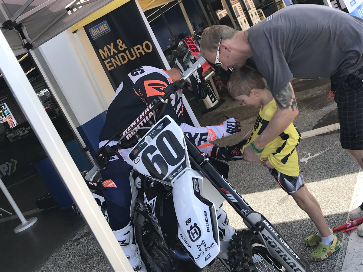 Thanks <a href="/JustinStarling_/">Justin Starling</a>! This kid was super excited to get an autograph! 😁

#DAYTONASX