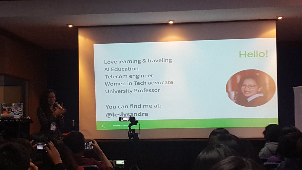 marietamg's tweet image. Redes neuronales artificiales con @leslysandra en el #WiDSLaPaz #WiDS2019