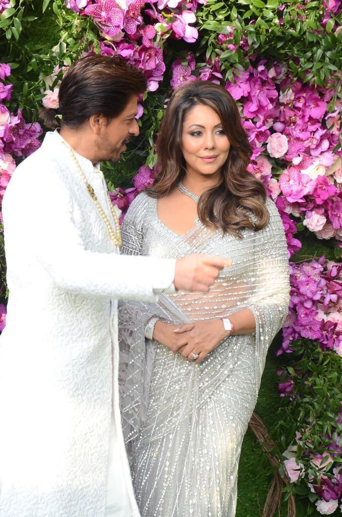 SRKCHENNAIFC's tweet photo. More Pics: @iamsrk and @gaurikhan look like ultimate royals as they arrive at #AkashAmbani - #ShlokaMehta’s grand wedding.
#AkashShlokaWedding 
#AkuStoleTheShlo https://t.co/9qkXy6LZBq